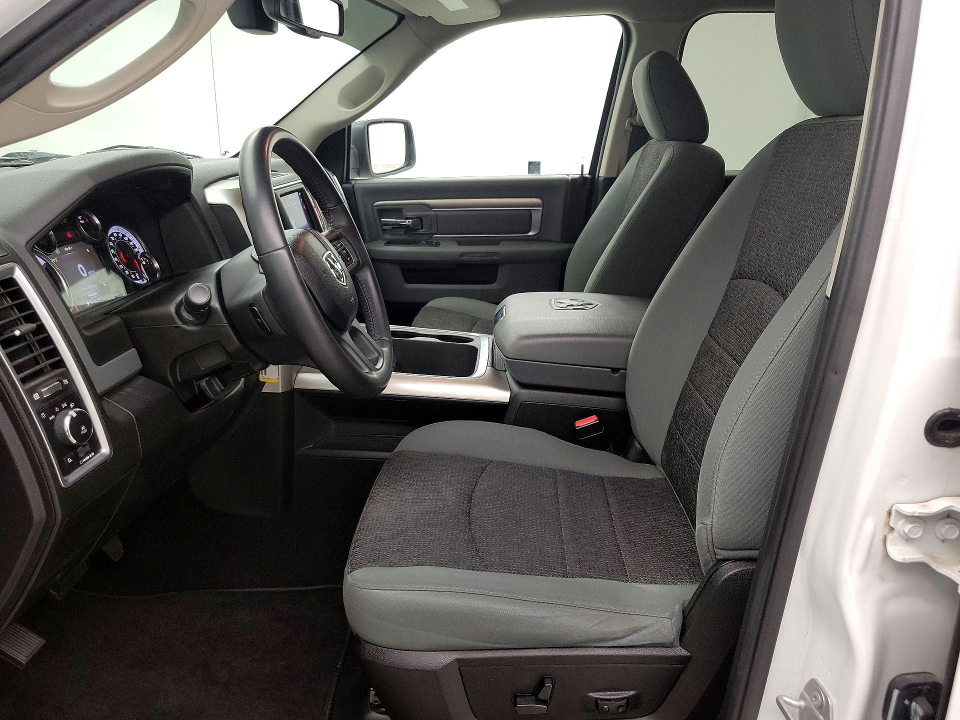 Thumbnail: 2019 RAM 1500 Classic - 11