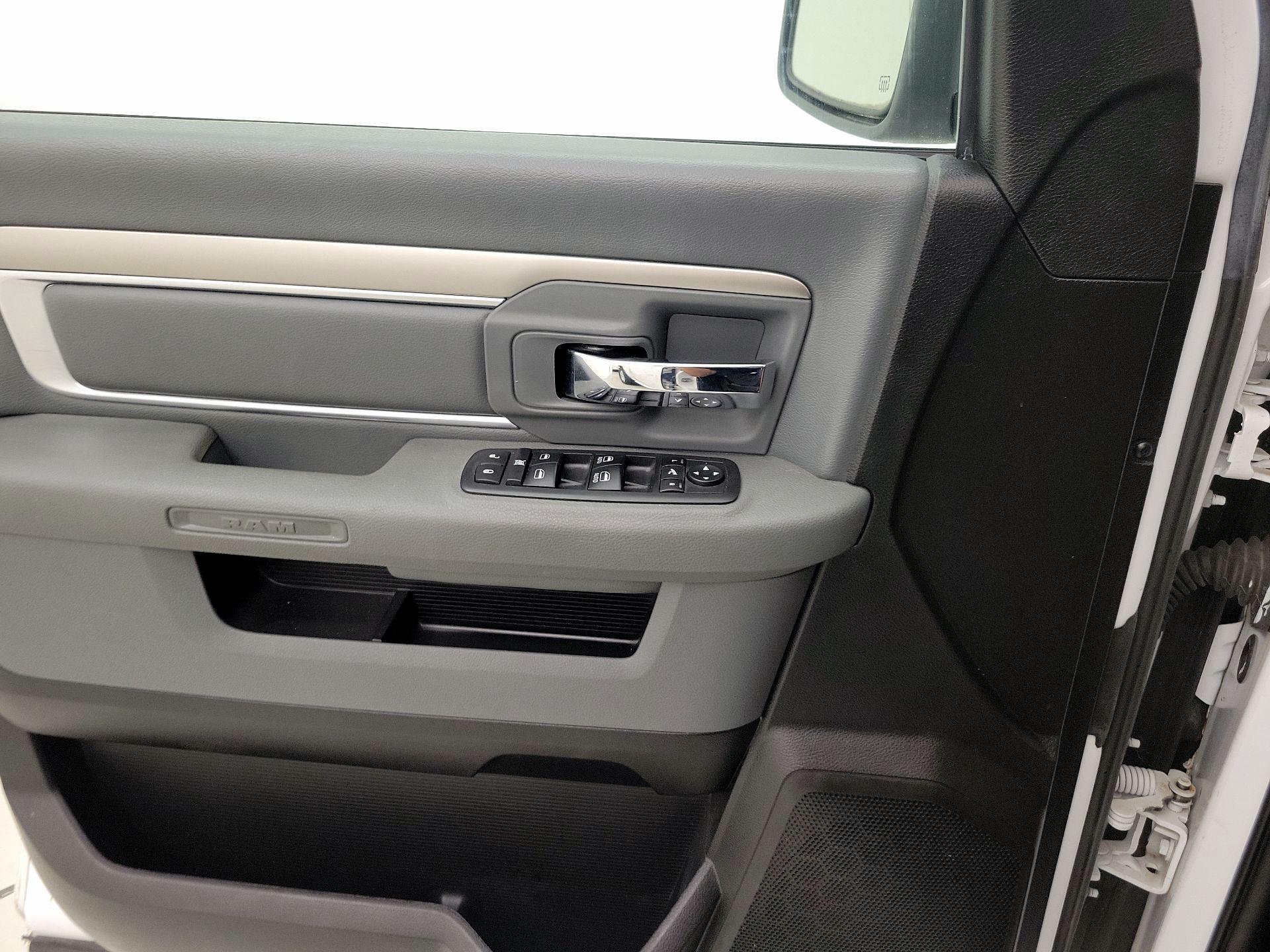 Thumbnail: 2019 RAM 1500 Classic - 12