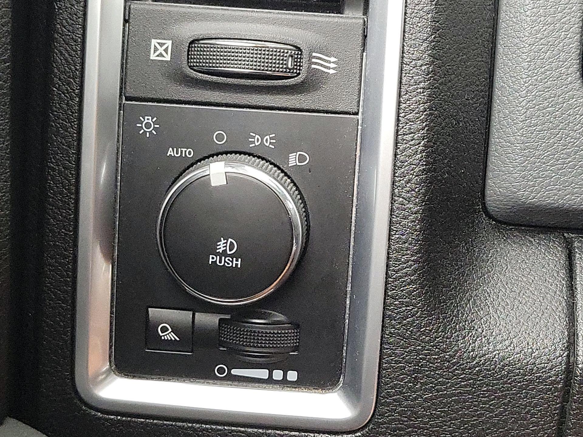 Thumbnail: 2019 RAM 1500 Classic - 13