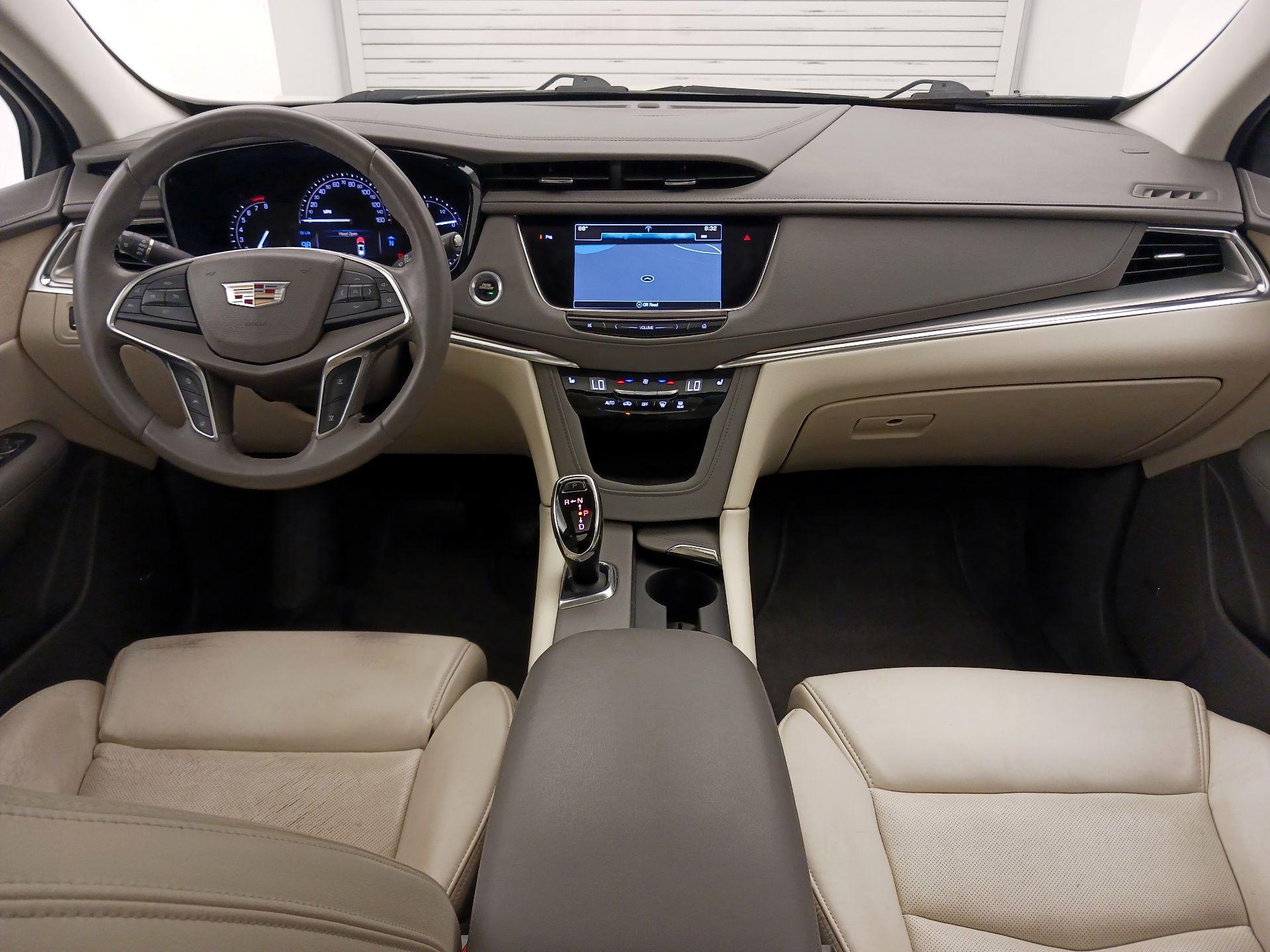 Thumbnail: 2017 Cadillac XT5 - 9