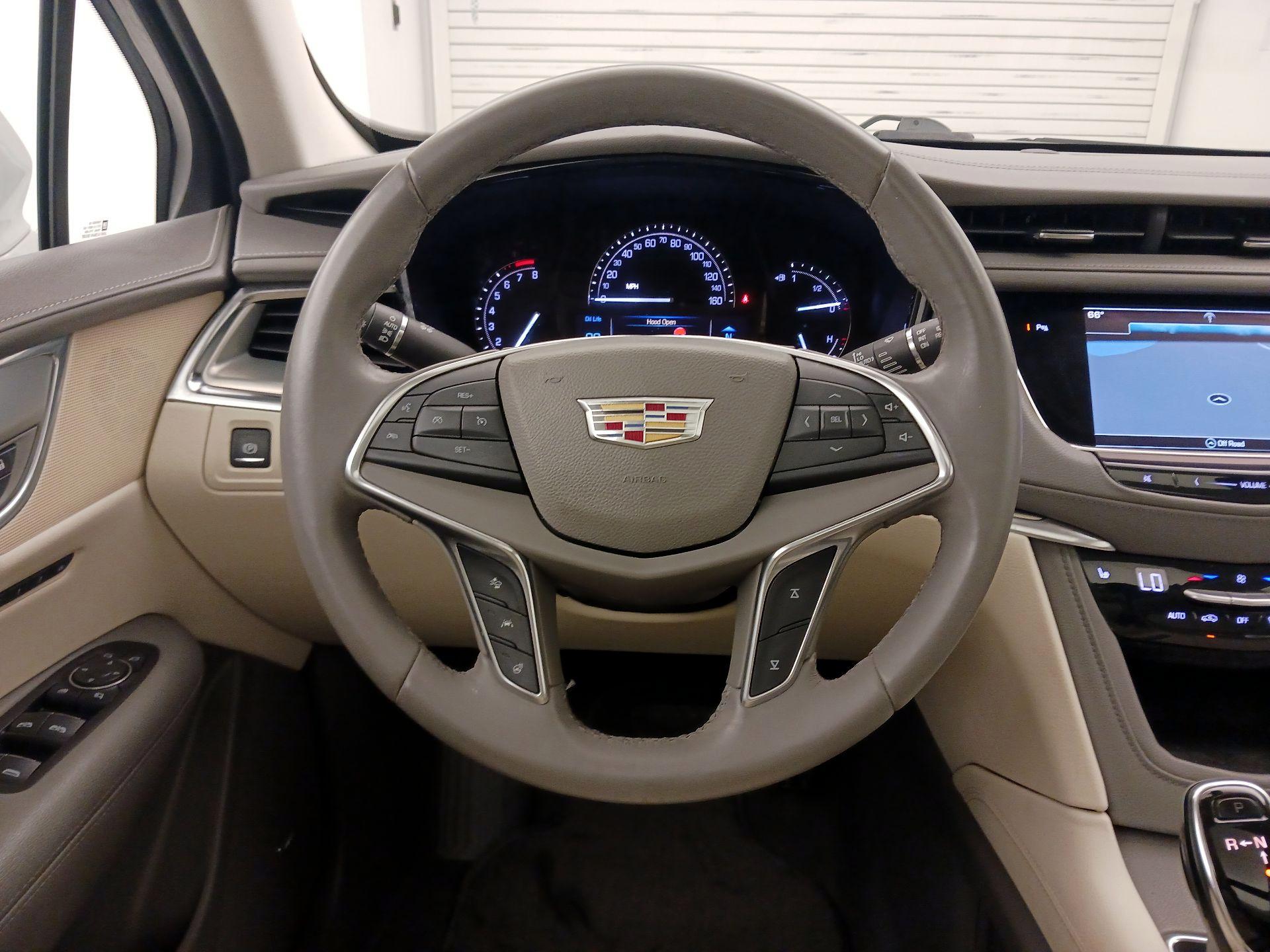 Thumbnail: 2017 Cadillac XT5 - 10