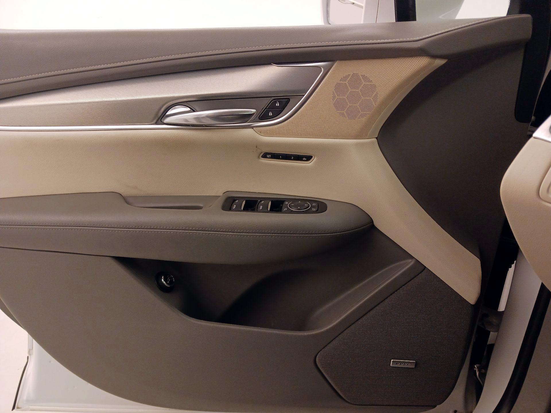 Thumbnail: 2017 Cadillac XT5 - 12