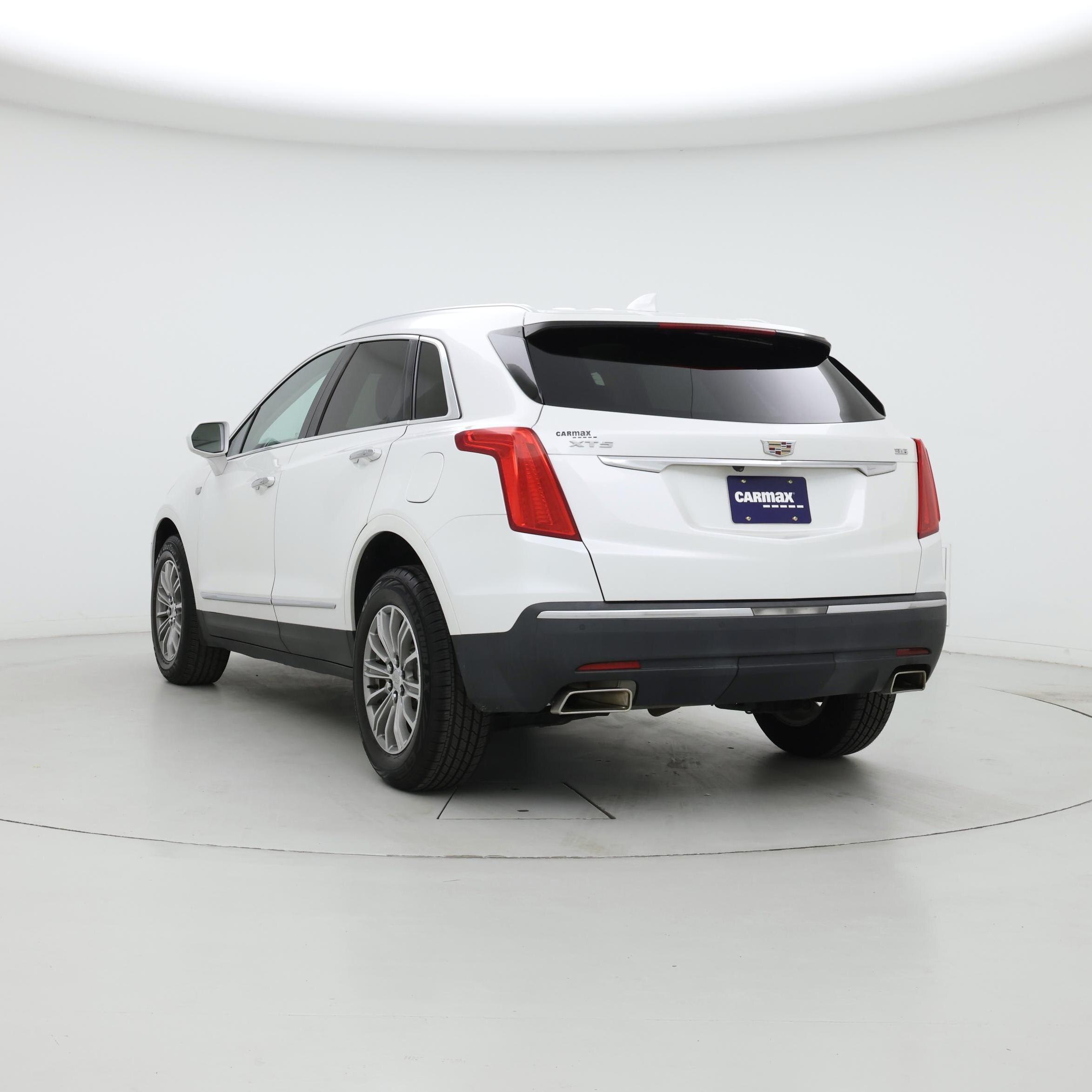 Thumbnail: 2017 Cadillac XT5 - 2