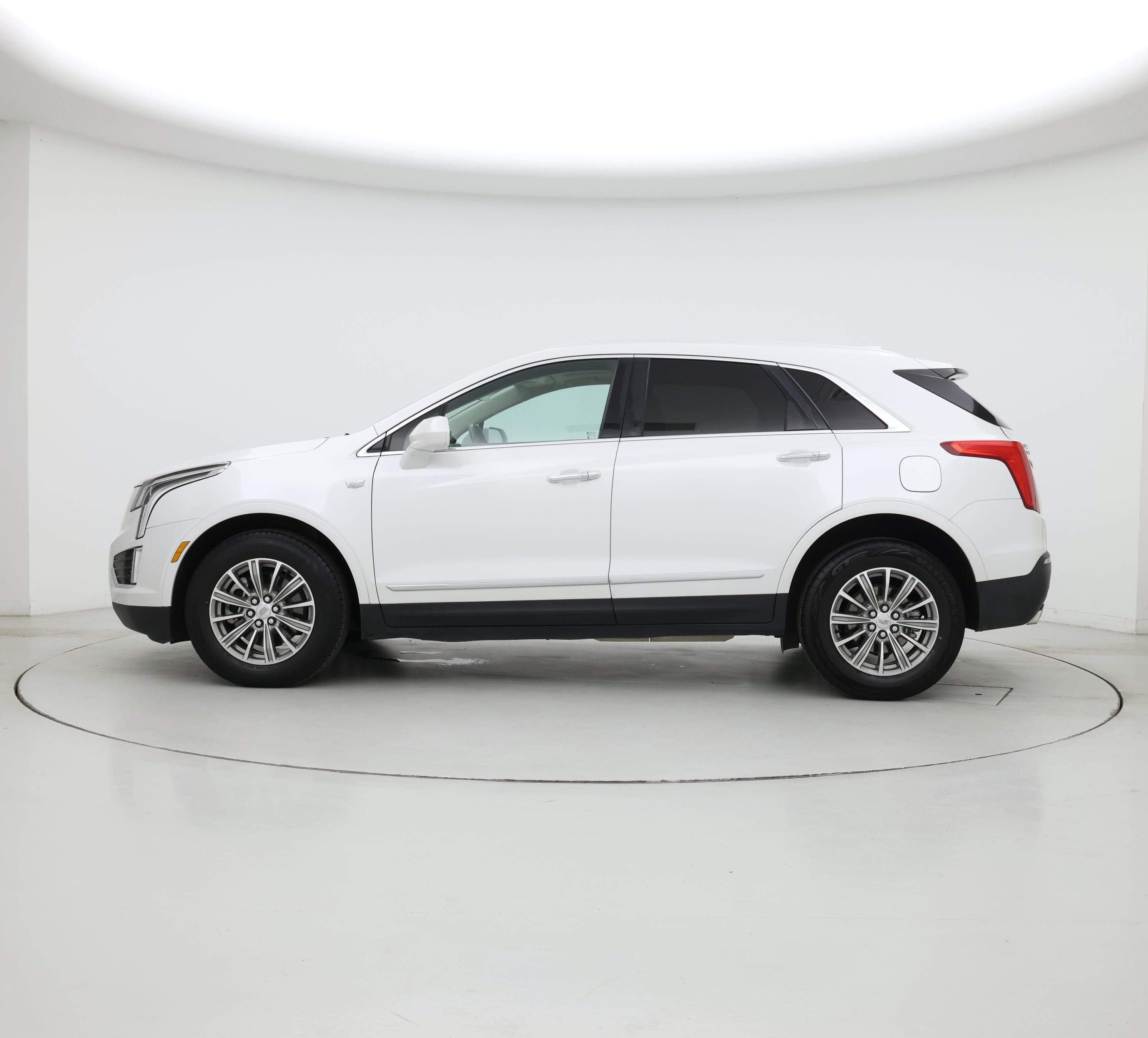 Thumbnail: 2017 Cadillac XT5 - 3