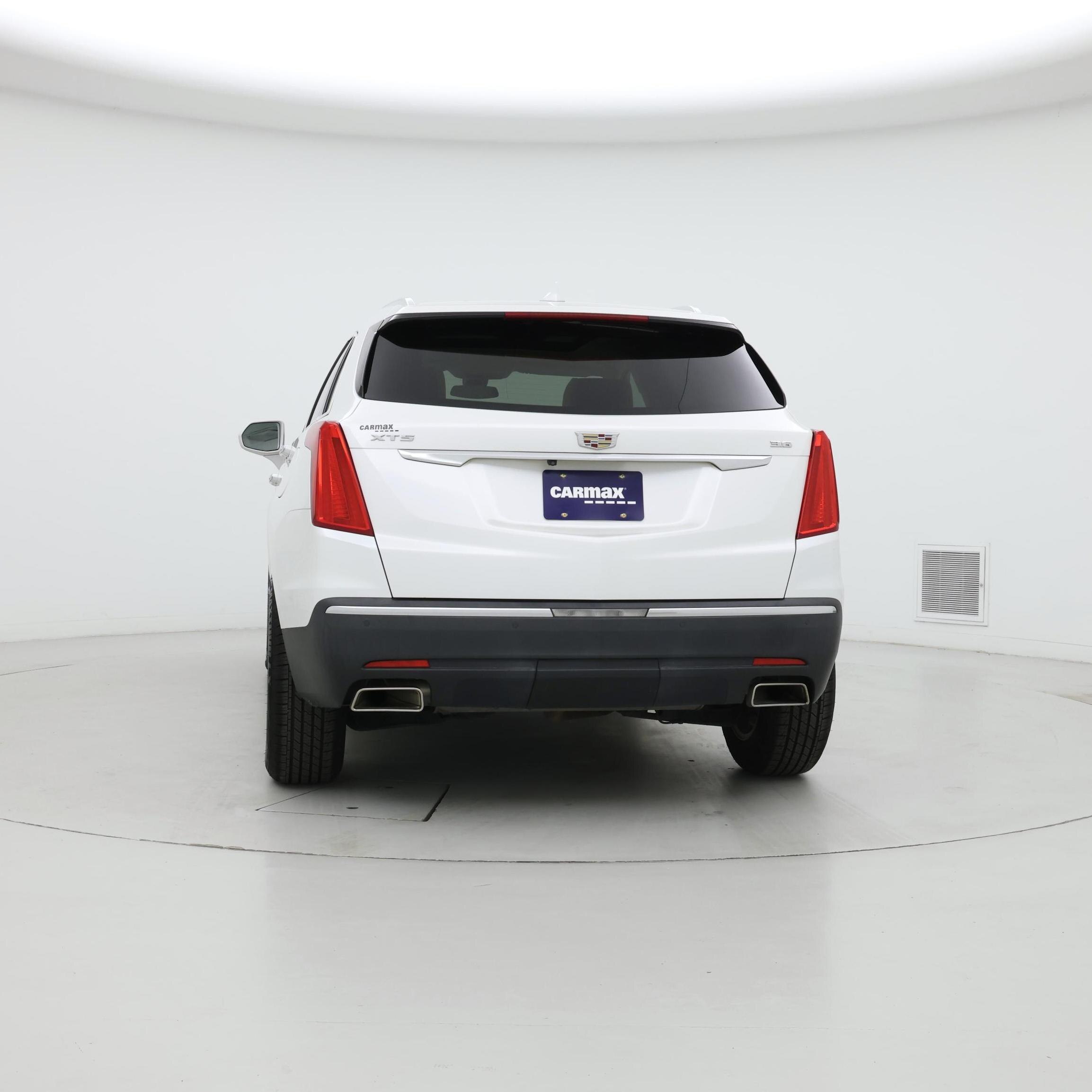 Thumbnail: 2017 Cadillac XT5 - 6