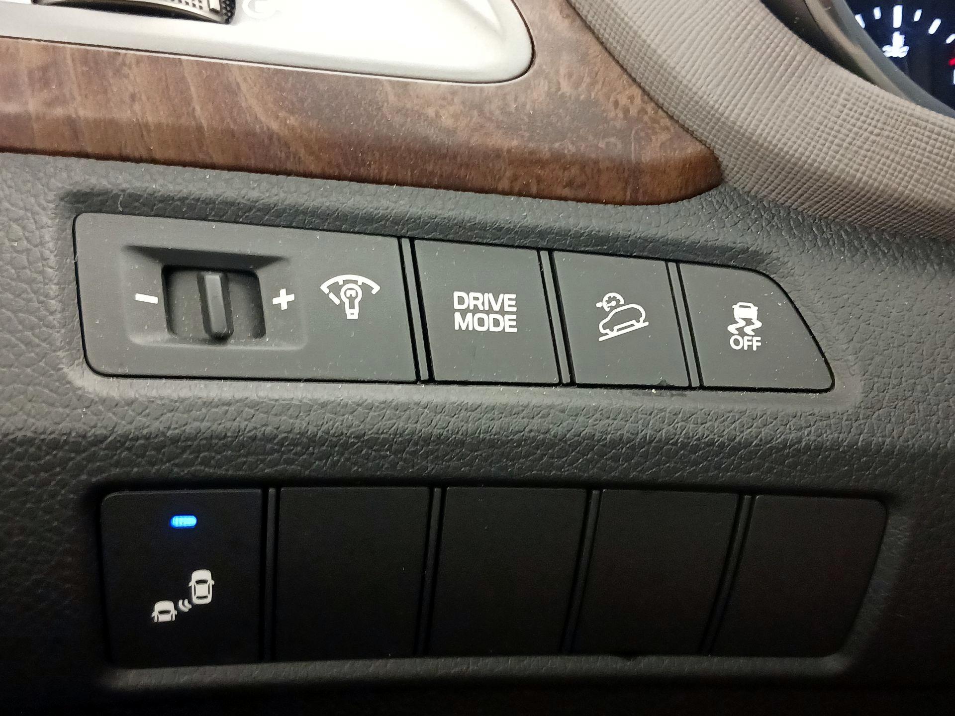 Thumbnail: 2018 Hyundai Santa Fe - 13