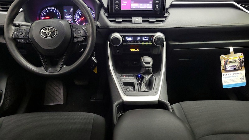 2019 Toyota RAV4 LE 9