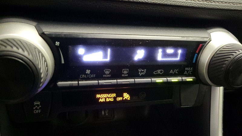 2019 Toyota RAV4 LE 16