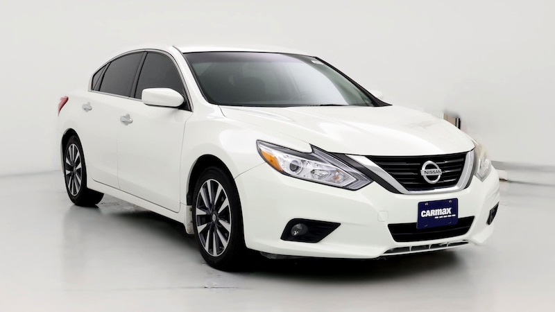 2016 Nissan Altima SV Hero Image