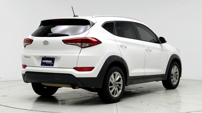 2016 Hyundai Tucson SE 8