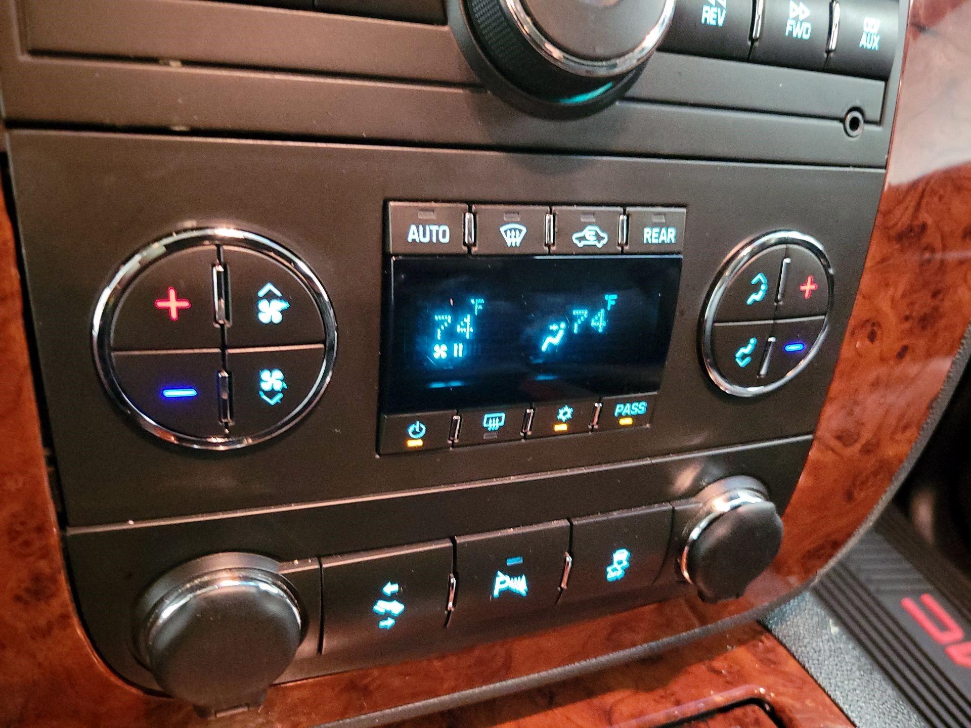 Thumbnail: 2014 GMC Yukon - 16