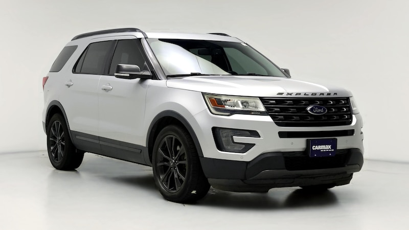 2017 Ford Explorer XLT Hero Image