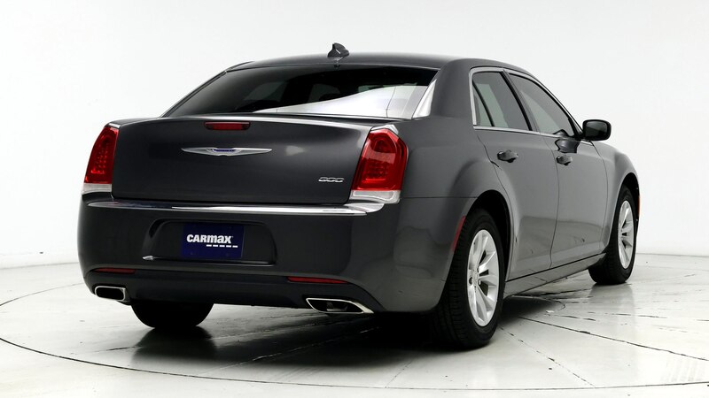 2022 Chrysler 300 Touring 8