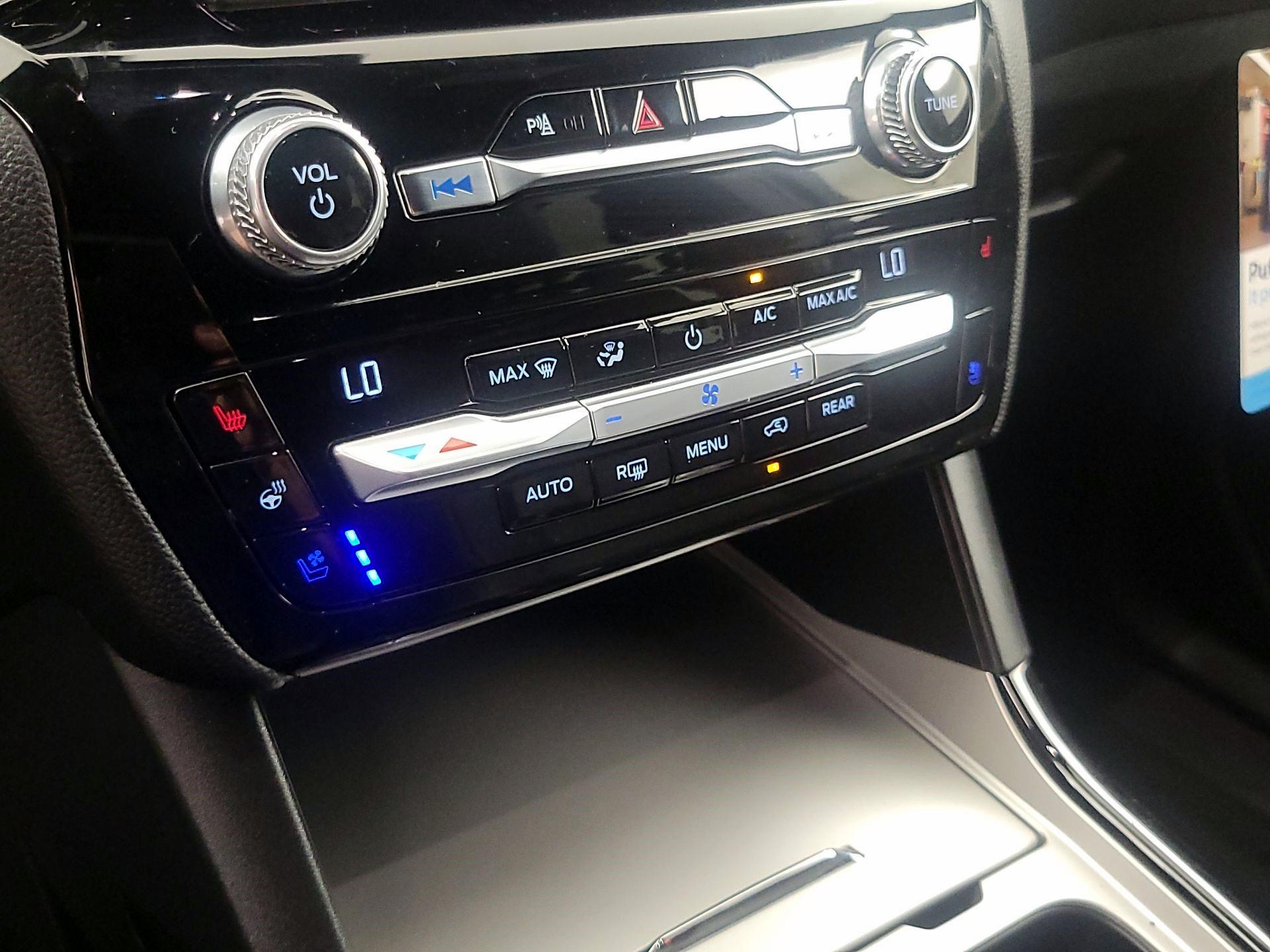 Thumbnail: 2021 Ford Explorer - 17