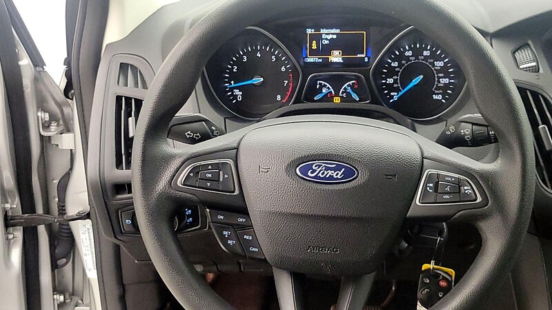 2016 Ford Focus SE 10