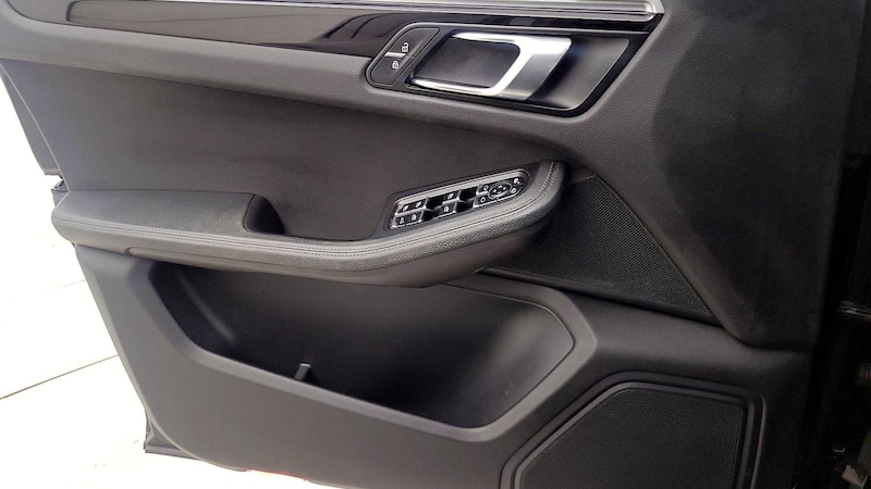 2019 Porsche Macan  12