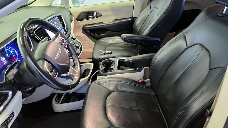 2021 Chrysler Pacifica Hybrid Touring L 11