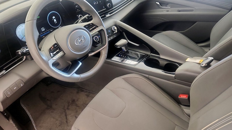 2022 Hyundai Elantra SEL 11