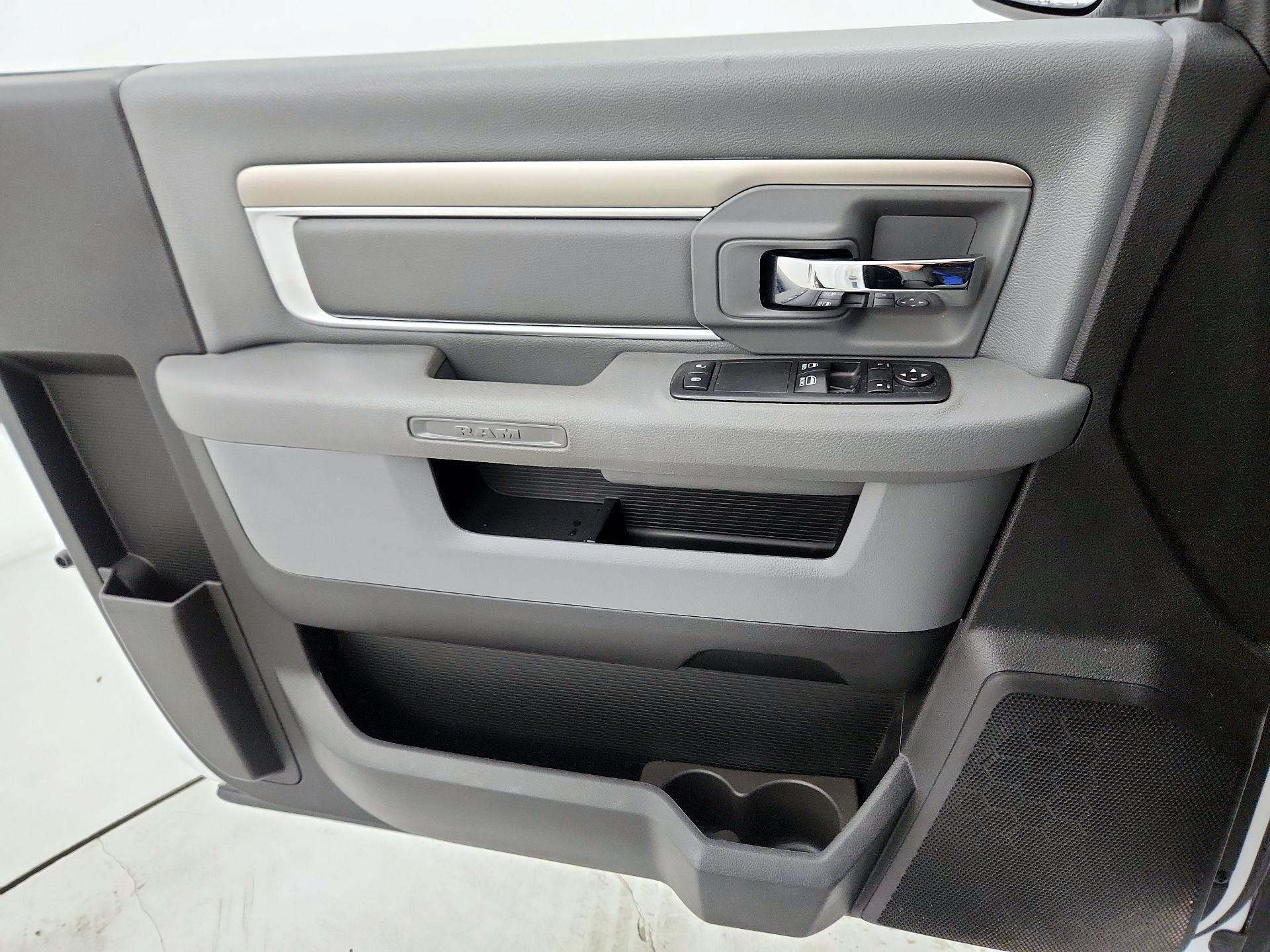 Thumbnail: 2019 RAM 1500 Classic - 12