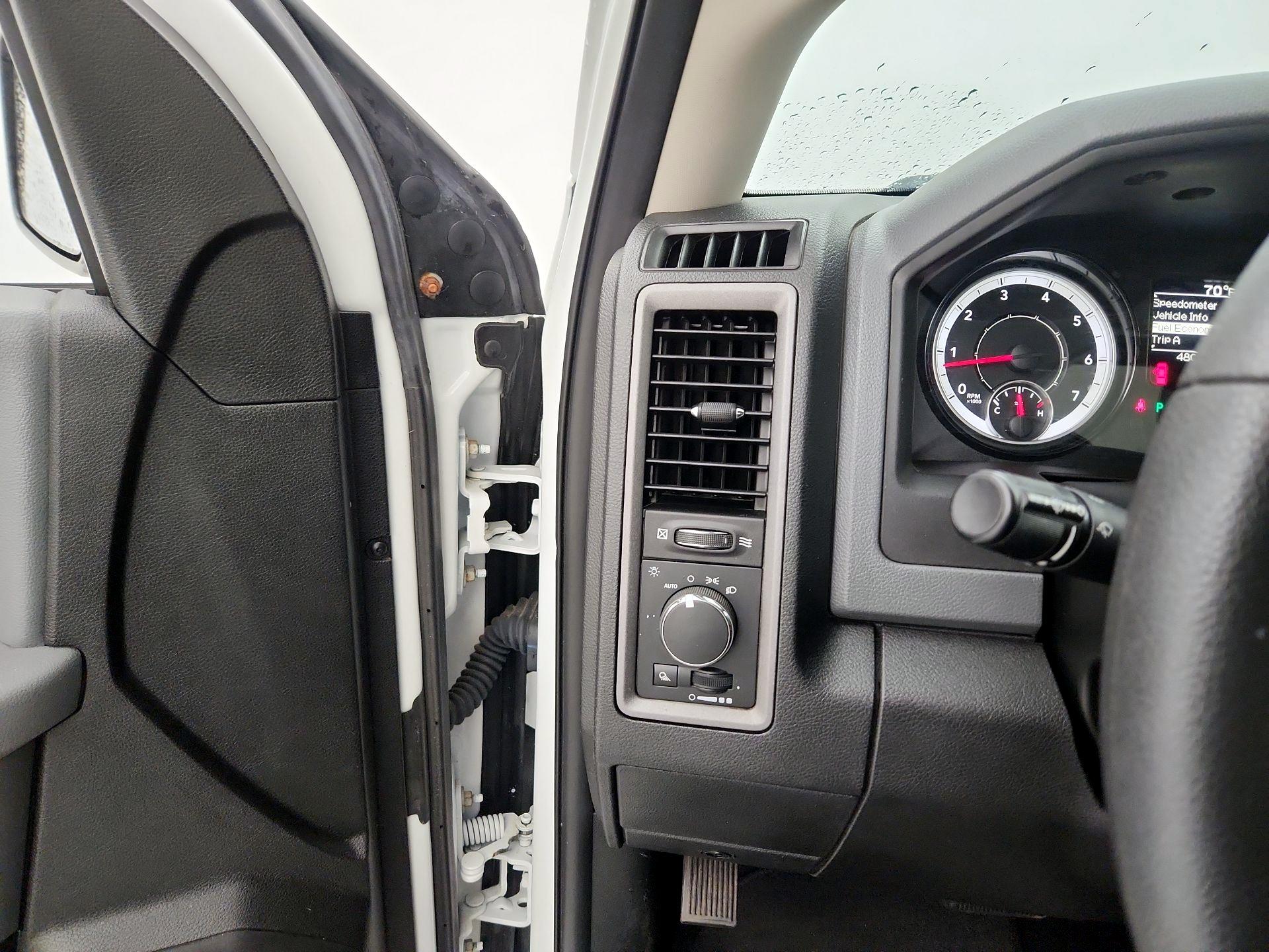 Thumbnail: 2019 RAM 1500 Classic - 13