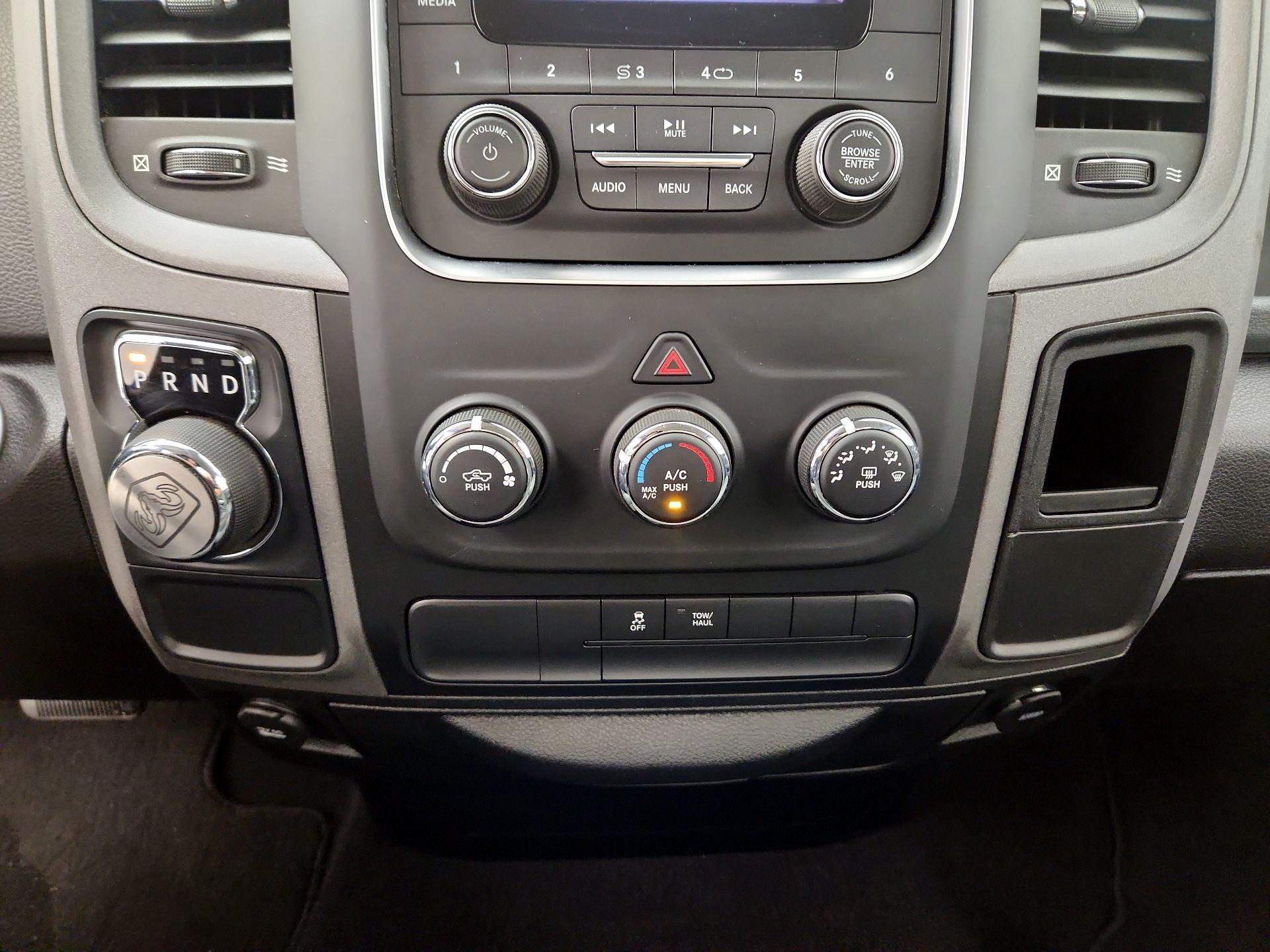 Thumbnail: 2019 RAM 1500 Classic - 16