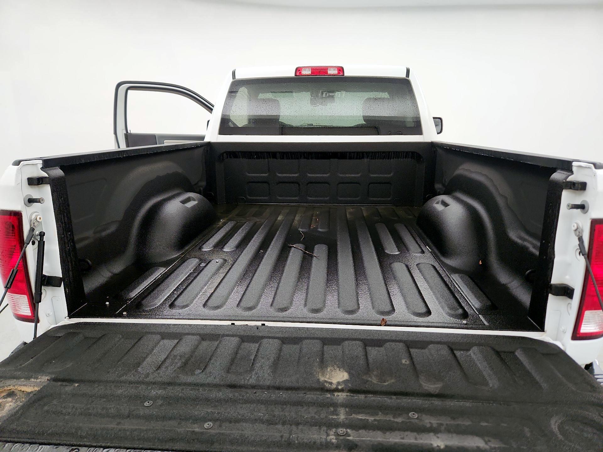 Thumbnail: 2019 RAM 1500 Classic - 19