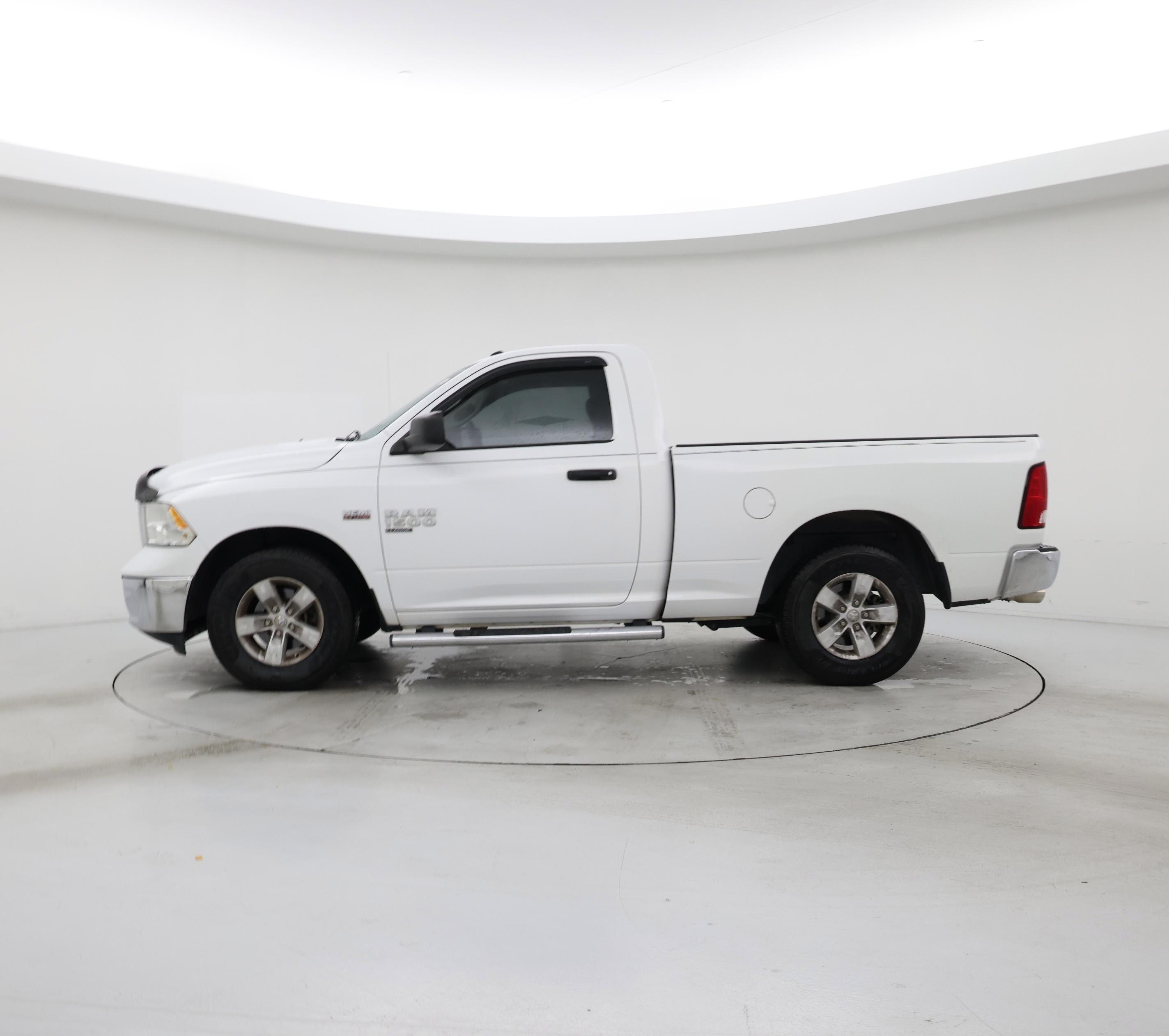 Thumbnail: 2019 RAM 1500 Classic - 3
