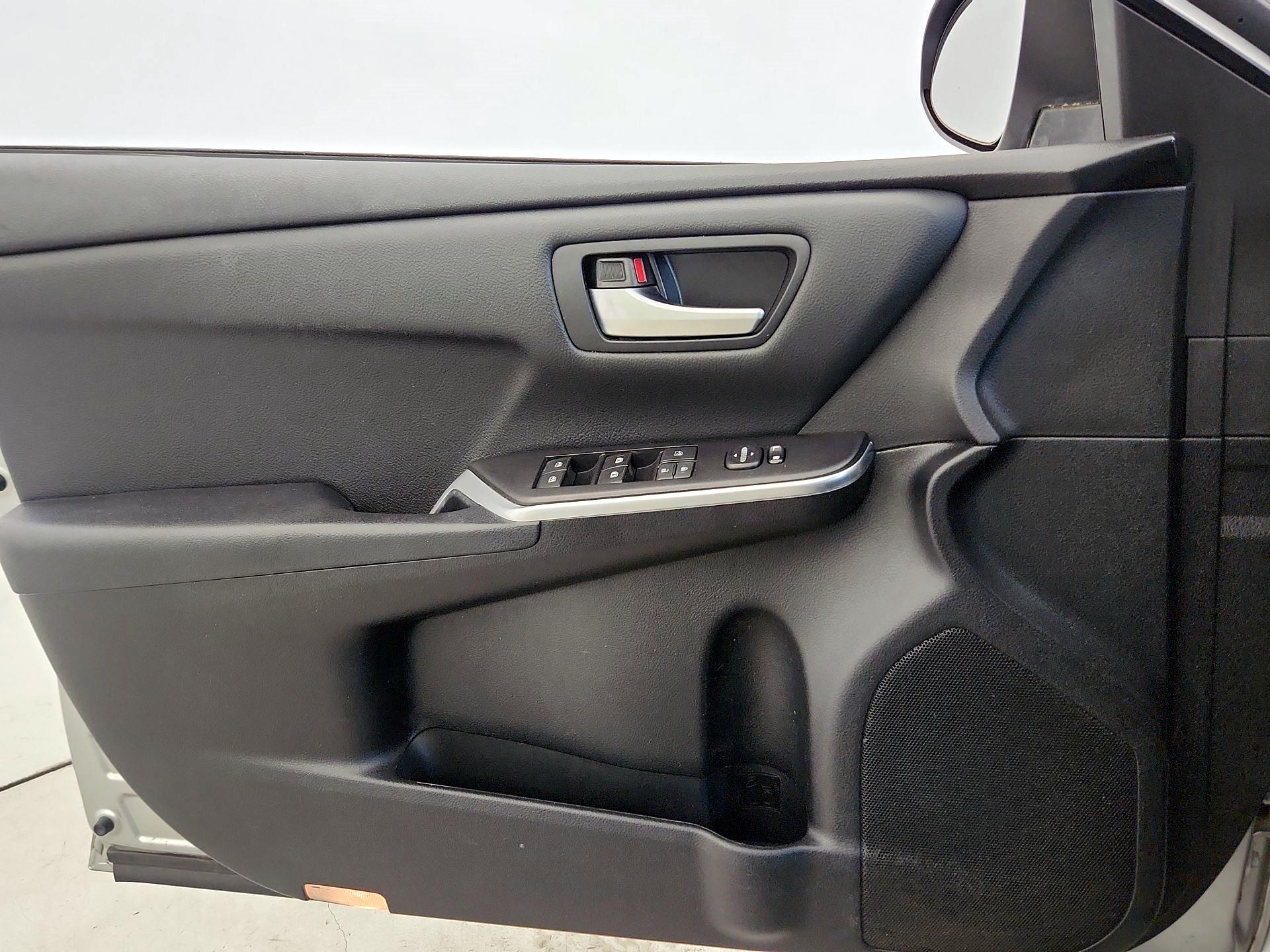Thumbnail: 2015 Toyota Camry - 12