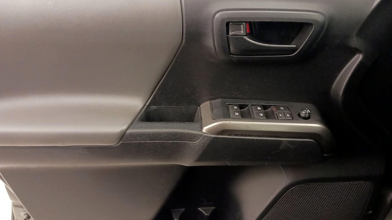 2019 Toyota Tacoma SR5 12