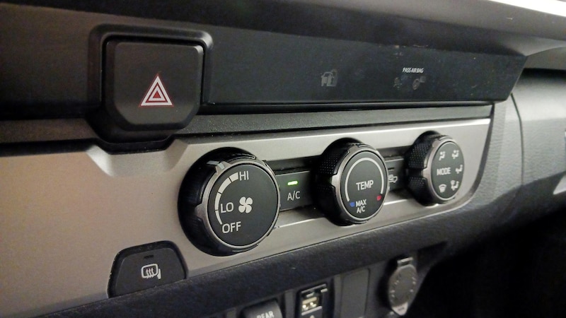 2019 Toyota Tacoma SR5 17