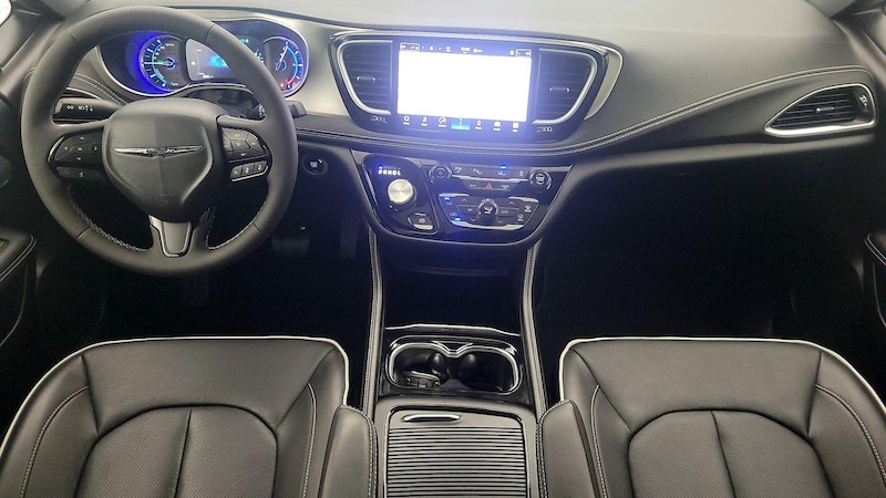 2023 Chrysler Pacifica Hybrid Limited 9