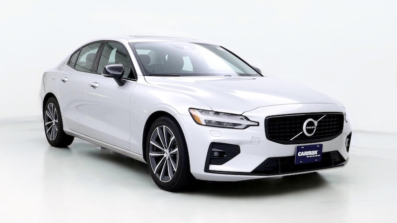 2022 Volvo S60 B5 Momentum Hero Image