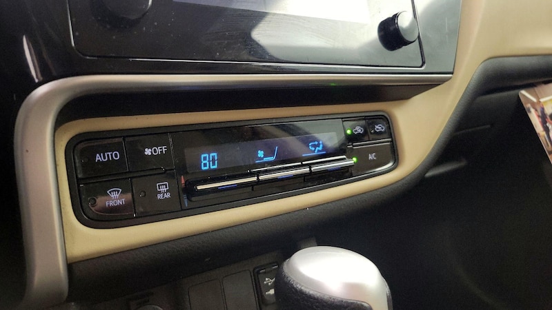 2017 Toyota Corolla LE 16