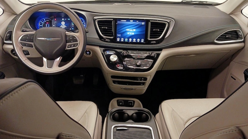 2018 Chrysler Pacifica Hybrid Limited 9