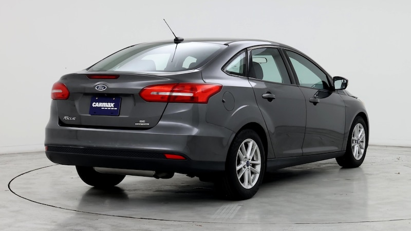 2016 Ford Focus SE 8