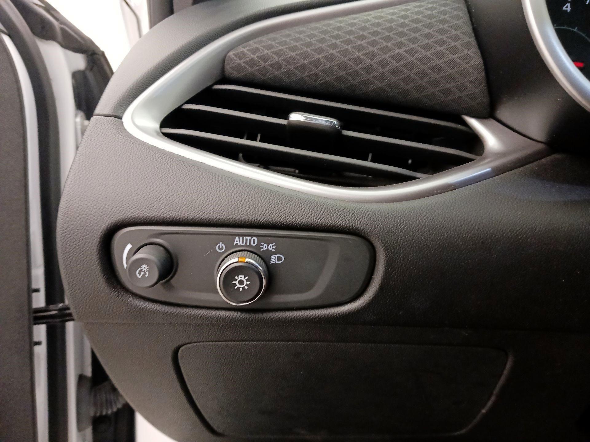 Thumbnail: 2020 Chevrolet Malibu - 13