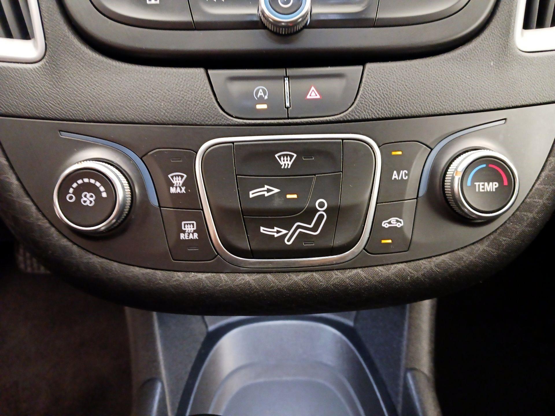 Thumbnail: 2020 Chevrolet Malibu - 16