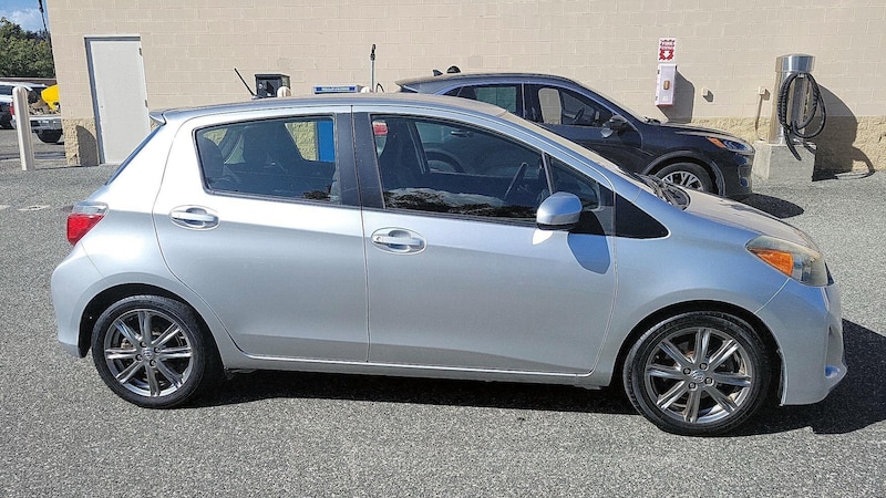 2014 Toyota Yaris SE 4