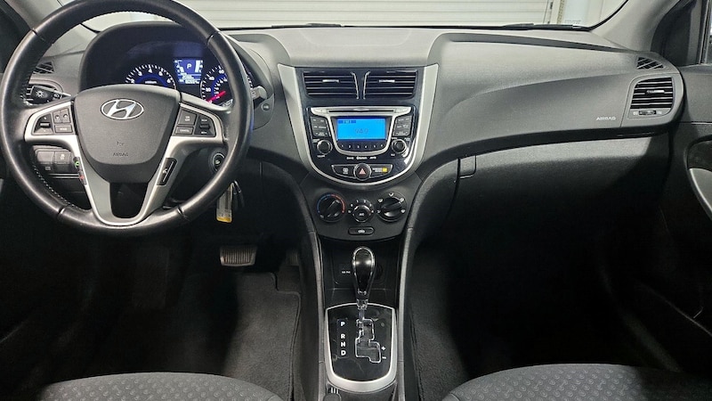 2013 Hyundai Accent SE 9