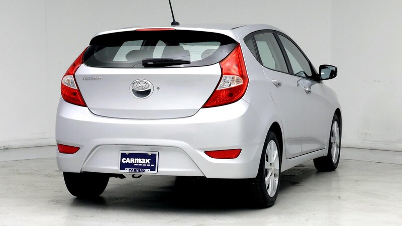 2013 Hyundai Accent SE 8