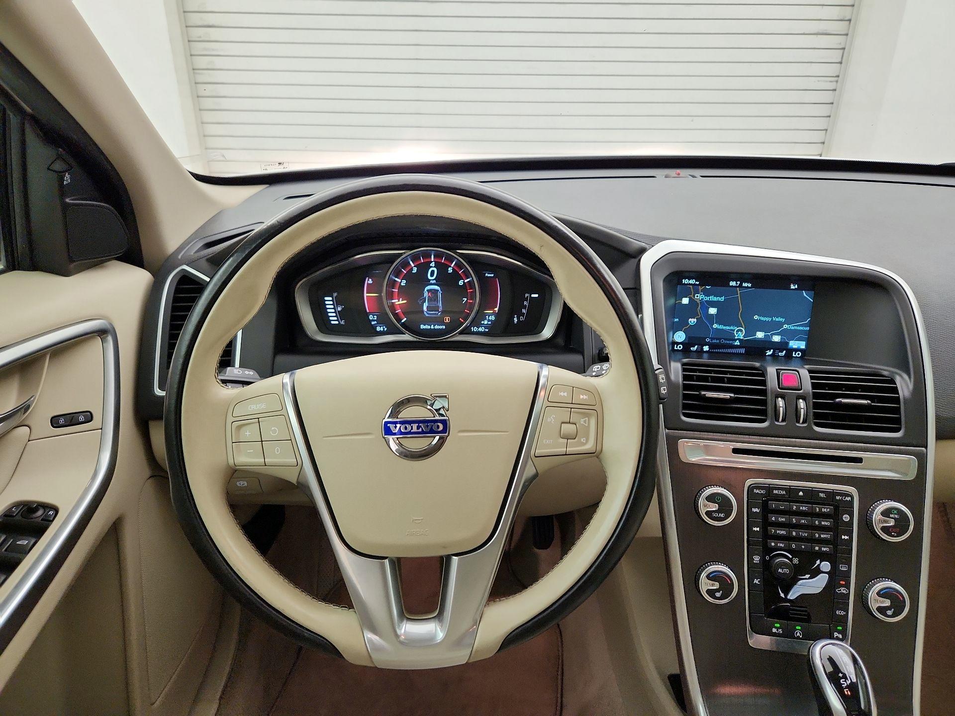 Thumbnail: 2015 Volvo XC60 - 10