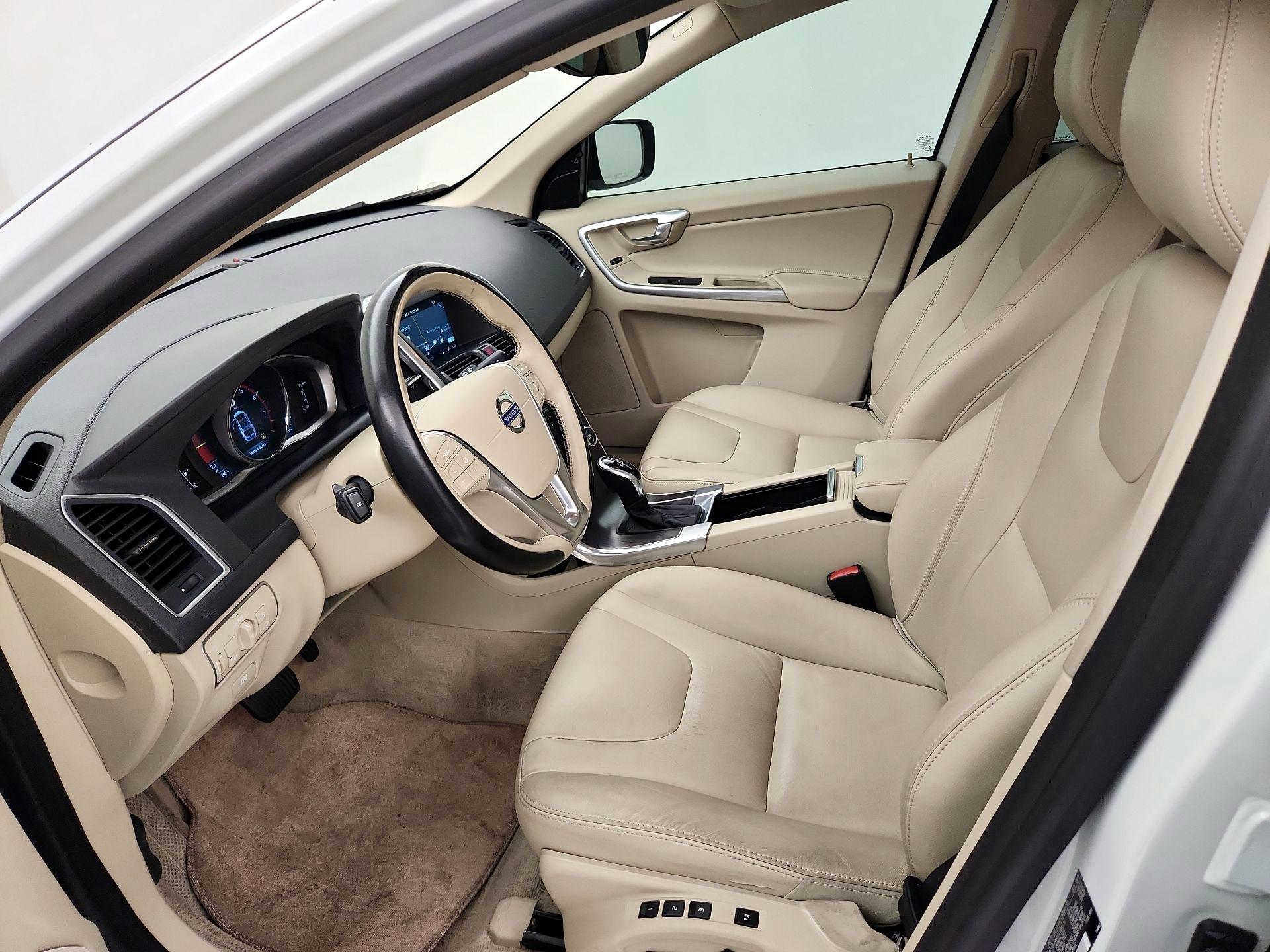 Thumbnail: 2015 Volvo XC60 - 11