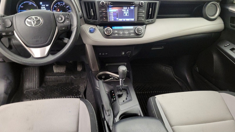 2018 Toyota RAV4 LE 9