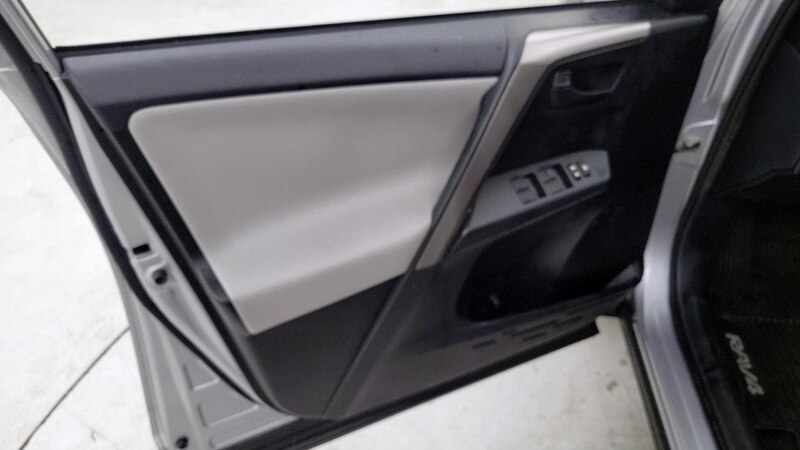 2018 Toyota RAV4 LE 12