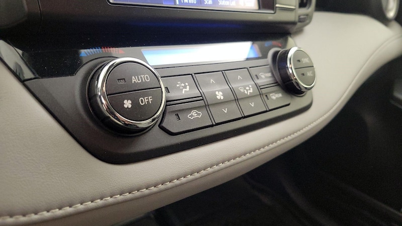 2018 Toyota RAV4 LE 16