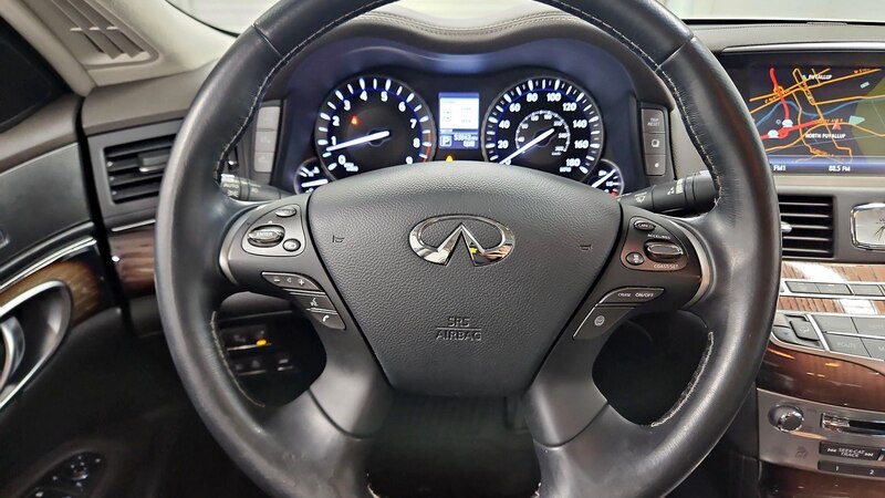 2015 INFINITI Q70  10