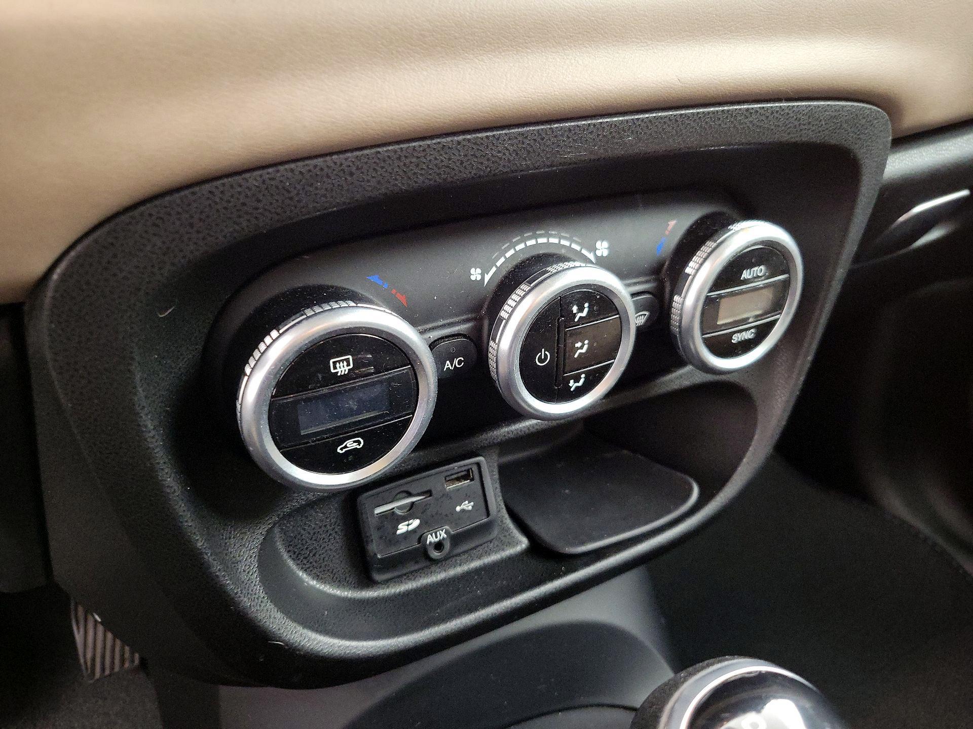 Thumbnail: 2014 Fiat 500L - 15