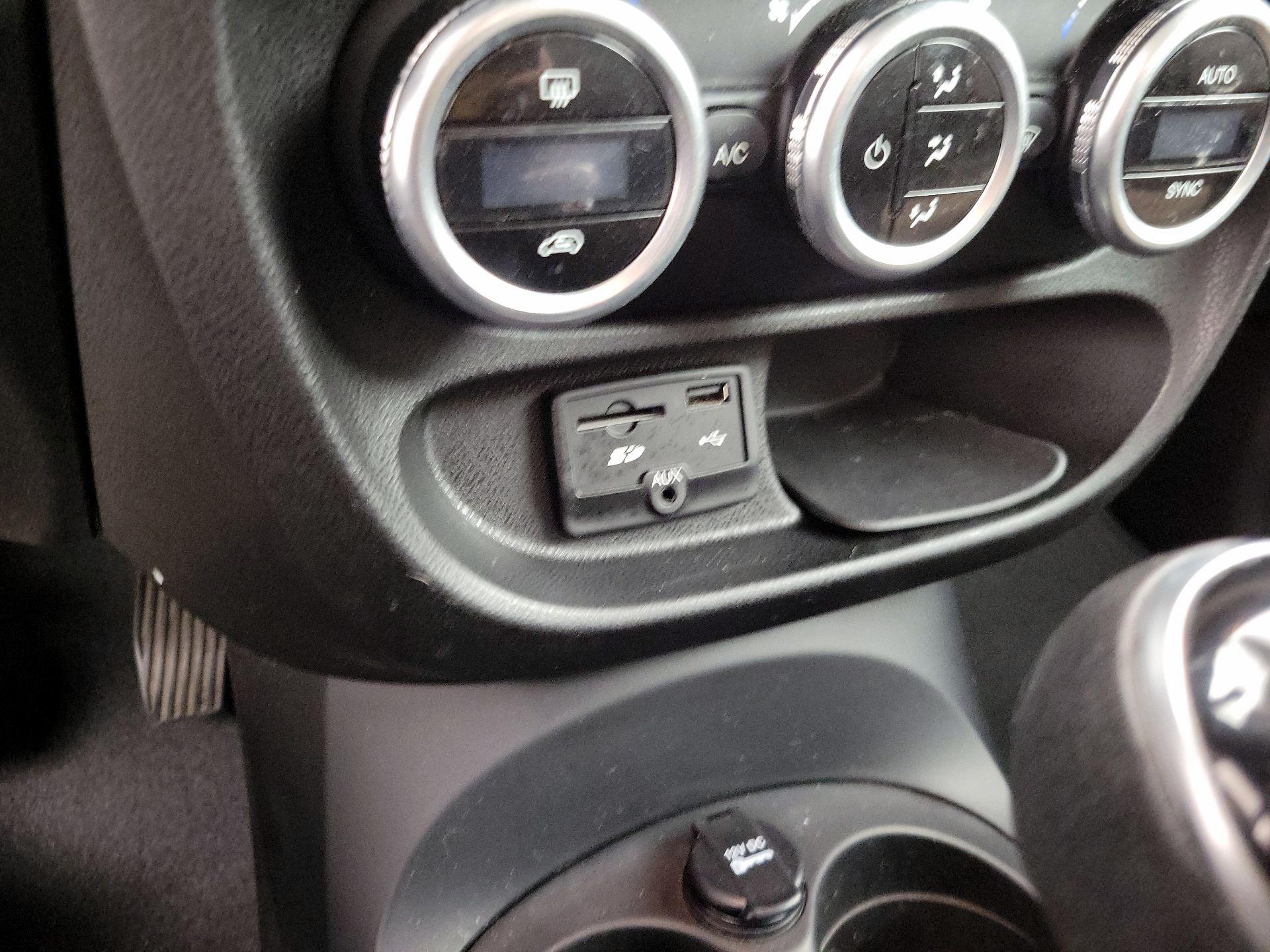 Thumbnail: 2014 Fiat 500L - 17