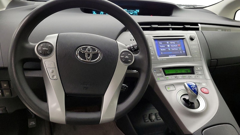 2014 Toyota Prius Plug-in 9