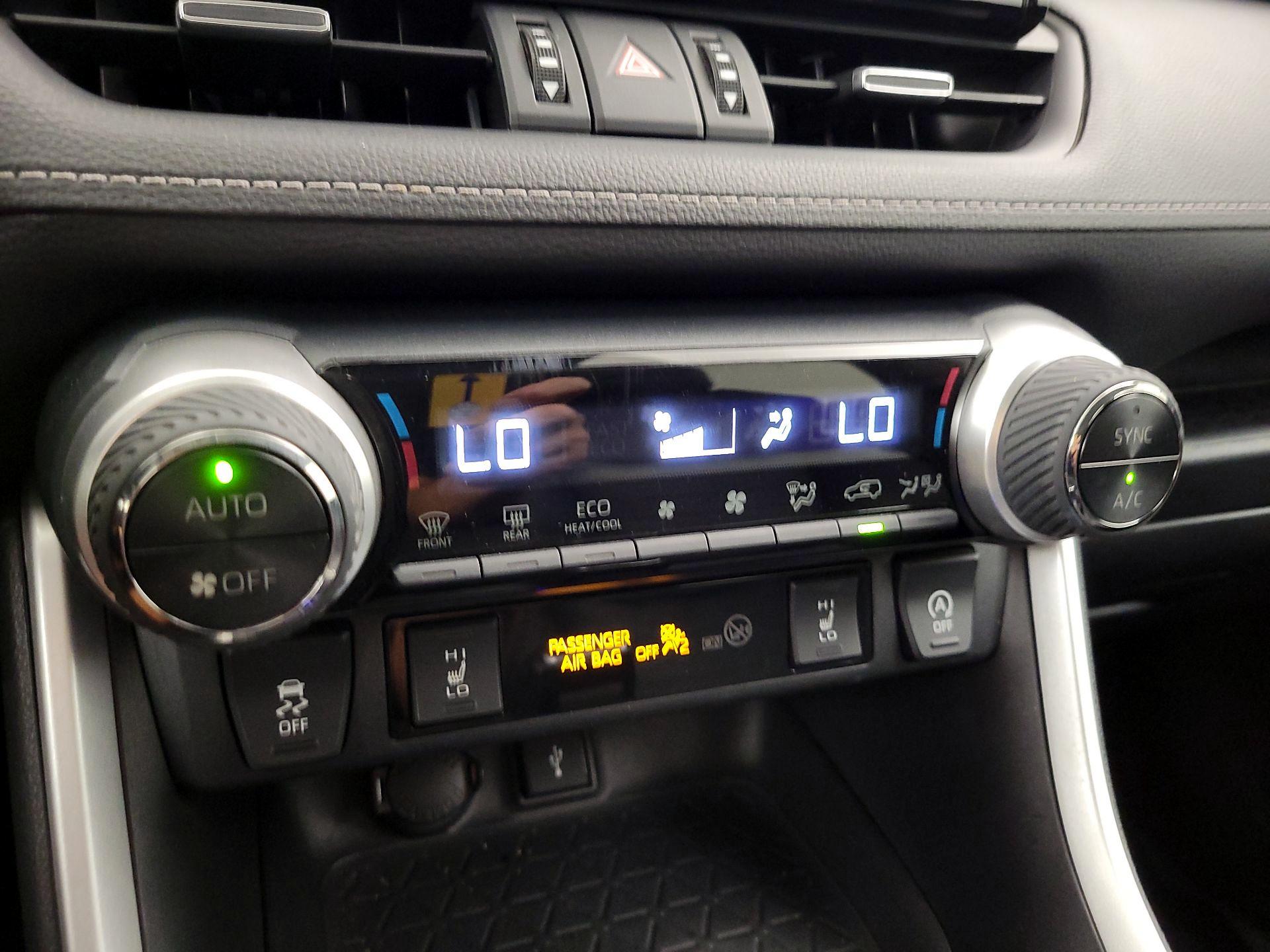 Thumbnail: 2020 Toyota RAV4 - 16